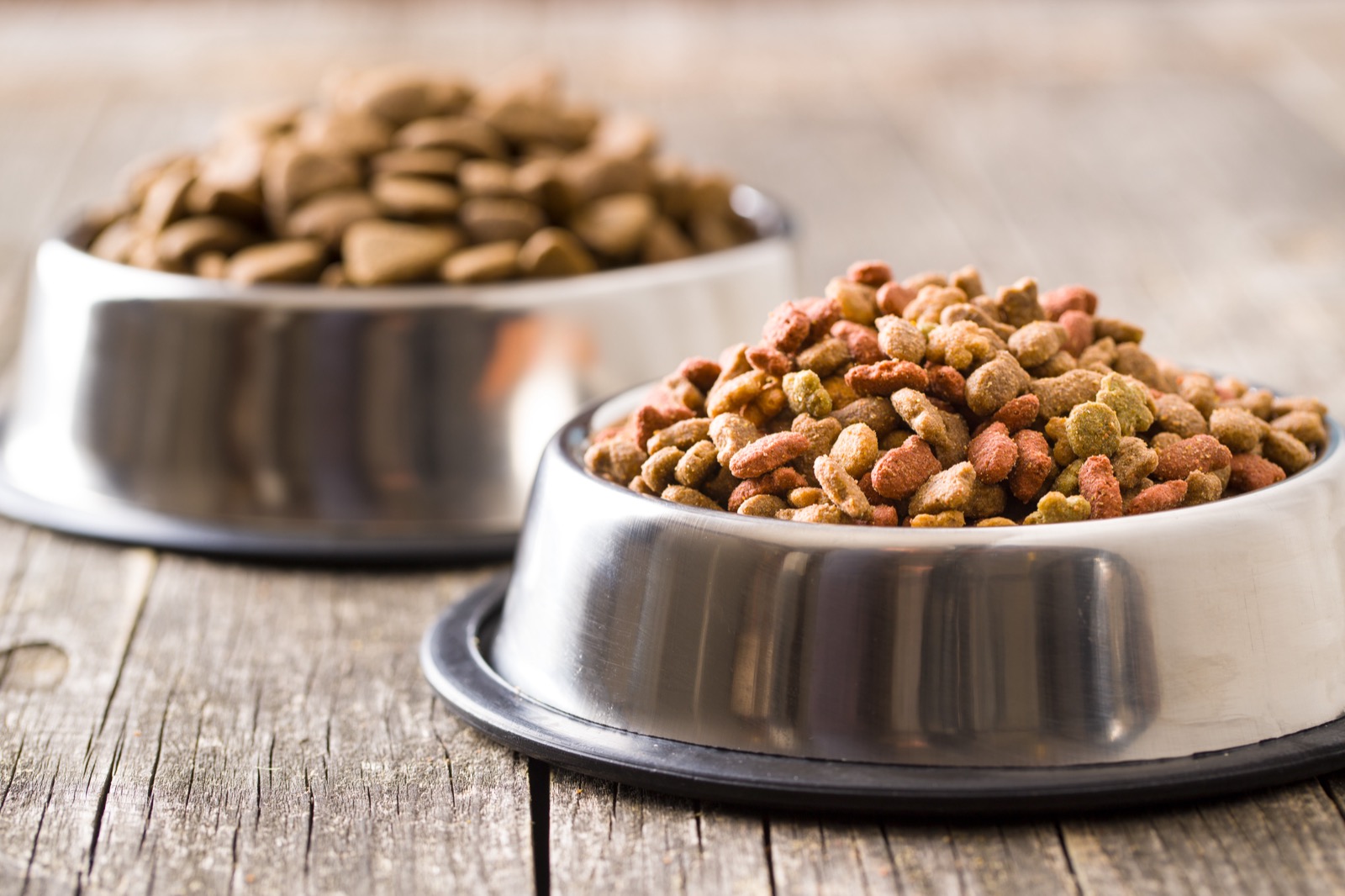 Animal feed containing legumes